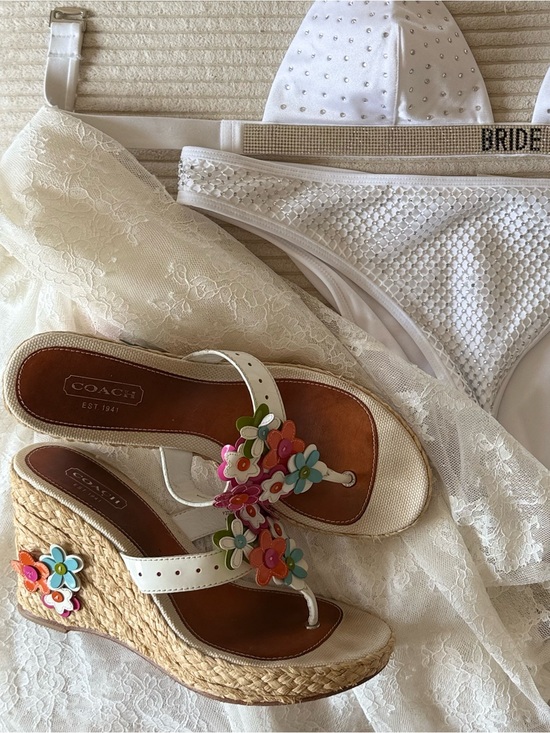 Coach Shoes - Rare Vintage Coach Wedges Floral Leather Appliqué Jesica Thong Platform Sandals